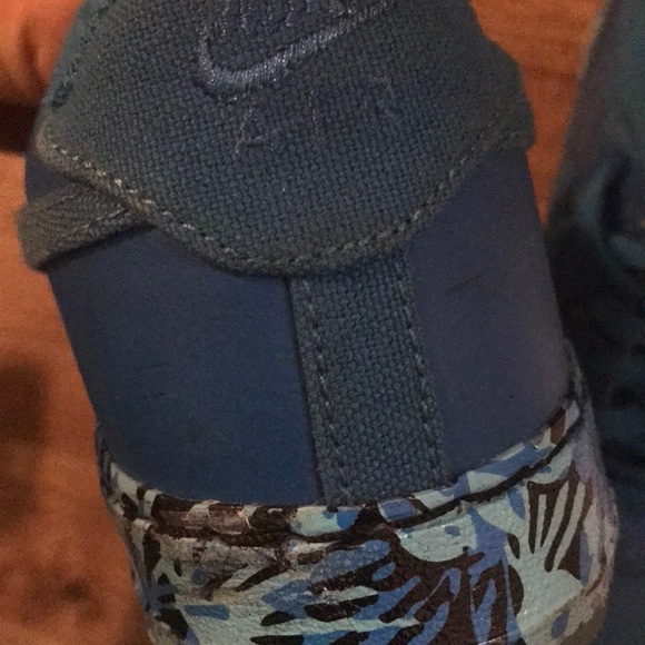 Nikes Hawaii Pattern. - Picture 3 of 4